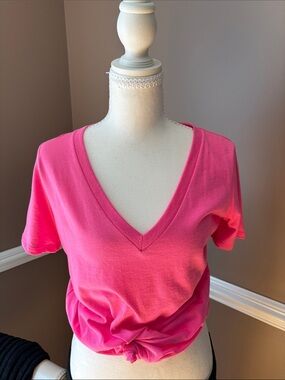 PINK Victoria's Secret V-Neck Short Sleeve Tee in Bright Pink
